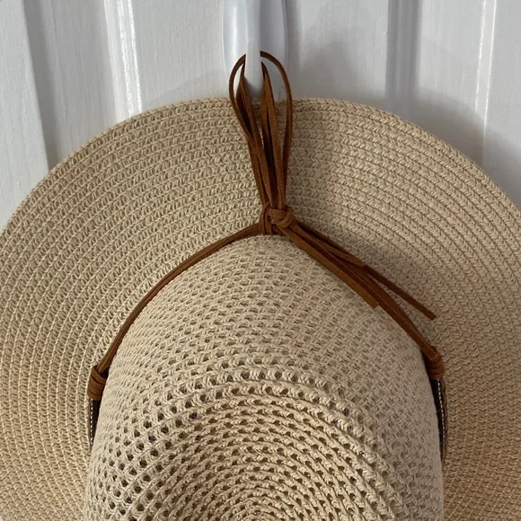 NWOT/ Stylish Tan Woven Cowgirl Hat - Picture 3 of 8